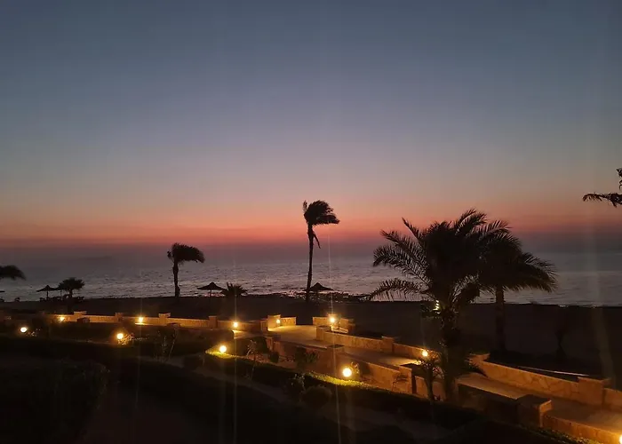 Beachfront First Row, Gather By The Red Sea * Ajn-Szuhna